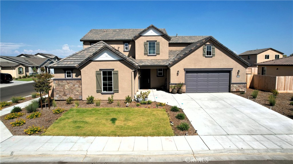 2698 N Arroyo Ave, Fresno, CA 93727