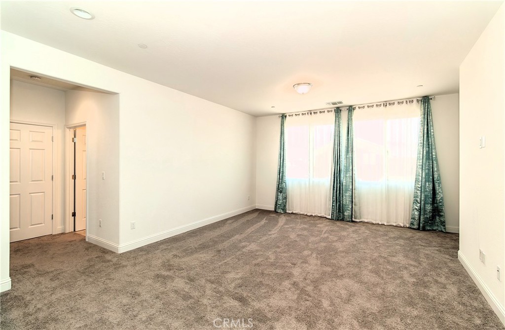 2698 N Arroyo Ave, Fresno, CA 93727