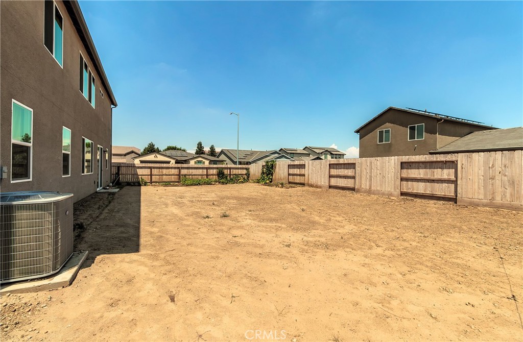 2698 N Arroyo Ave, Fresno, CA 93727