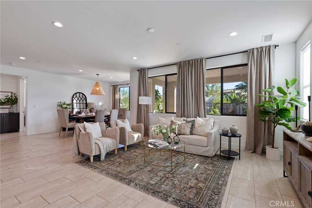 1022 Moonrise, Madera, CA 93636