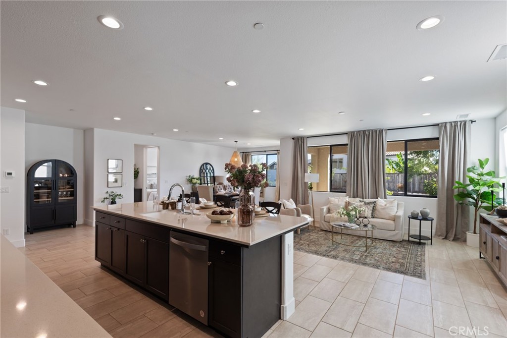 1022 Moonrise, Madera, CA 93636