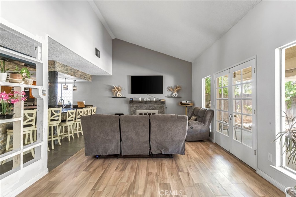 4883 E Geary St, Fresno, CA 93725