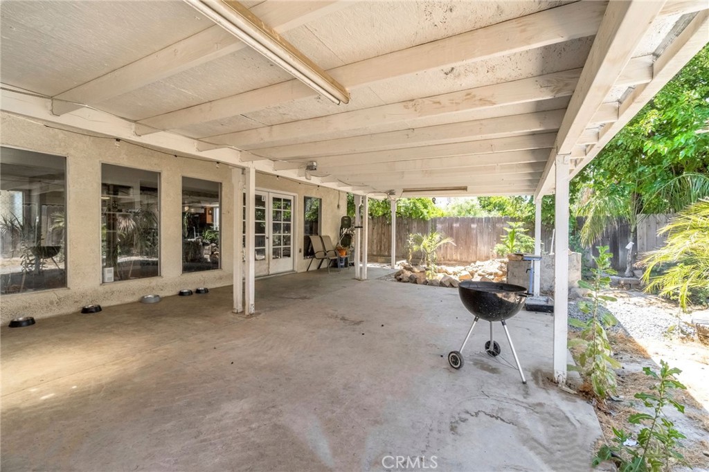 4883 E Geary St, Fresno, CA 93725