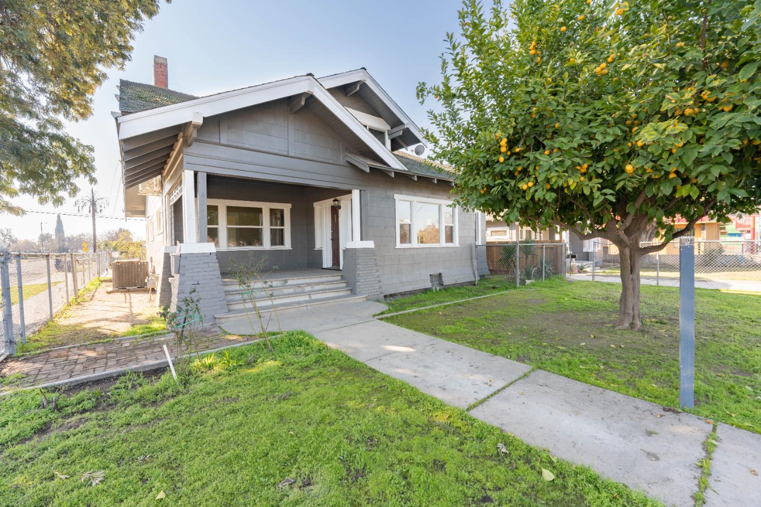 4354 E Kings Canyon Rd, Fresno, CA 93702