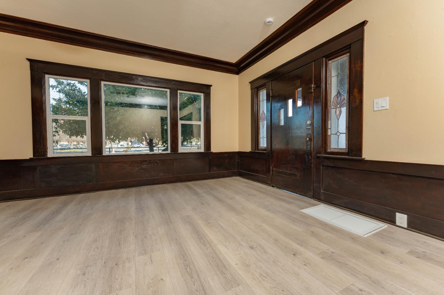 4354 E Kings Canyon Rd, Fresno, CA 93702