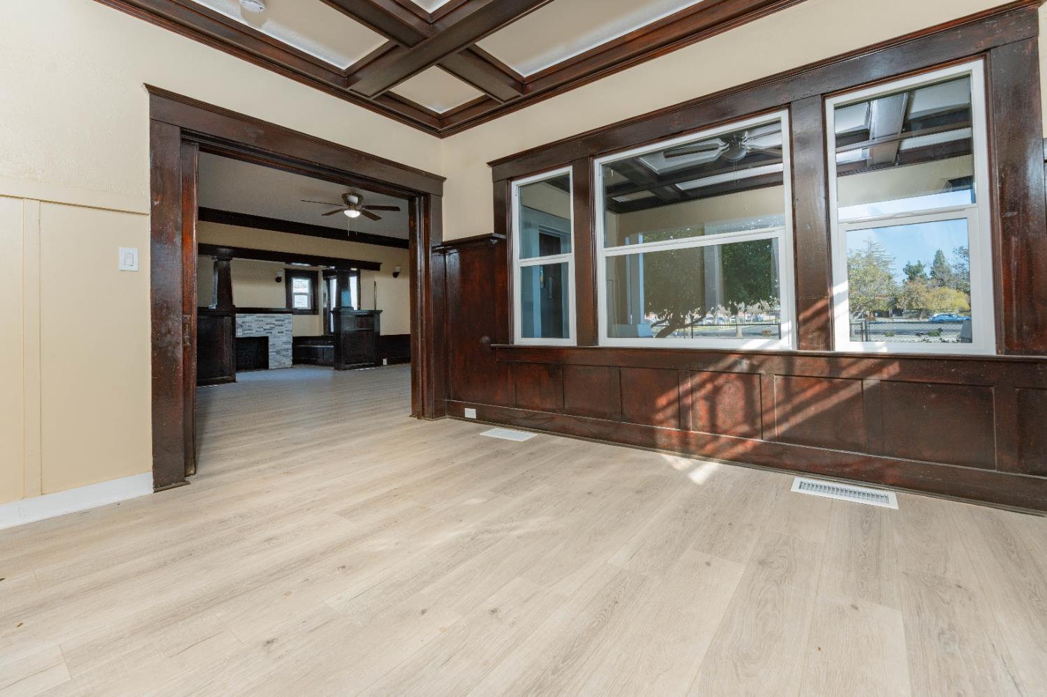 4354 E Kings Canyon Rd, Fresno, CA 93702