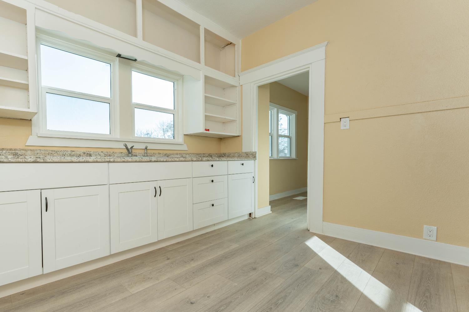 4354 E Kings Canyon Rd, Fresno, CA 93702