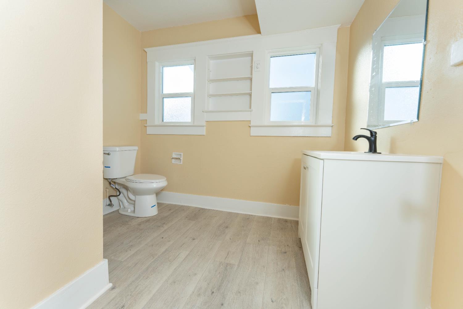 4354 E Kings Canyon Rd, Fresno, CA 93702