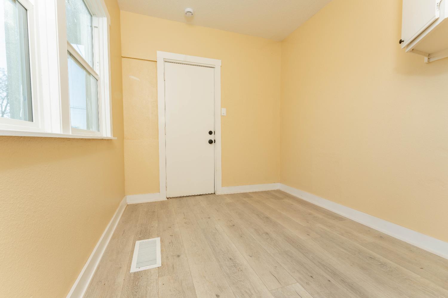 4354 E Kings Canyon Rd, Fresno, CA 93702