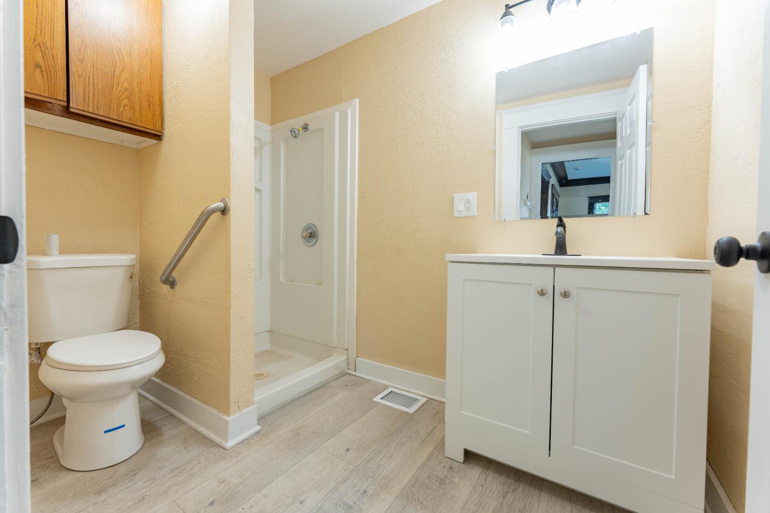 4354 E Kings Canyon Rd, Fresno, CA 93702