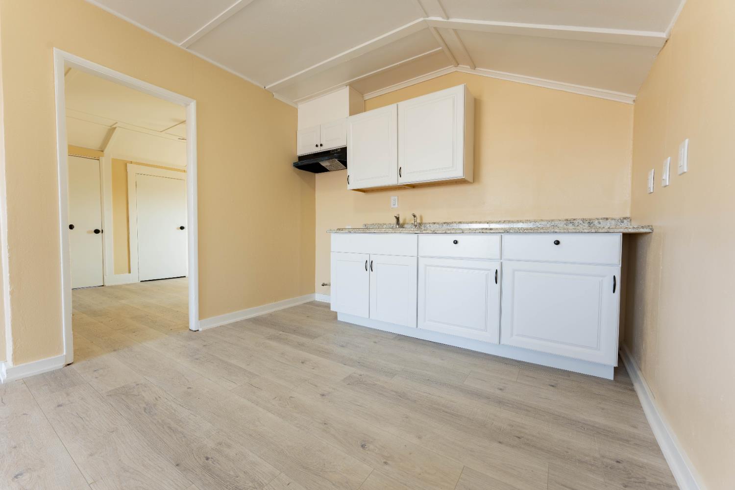 4354 E Kings Canyon Rd, Fresno, CA 93702