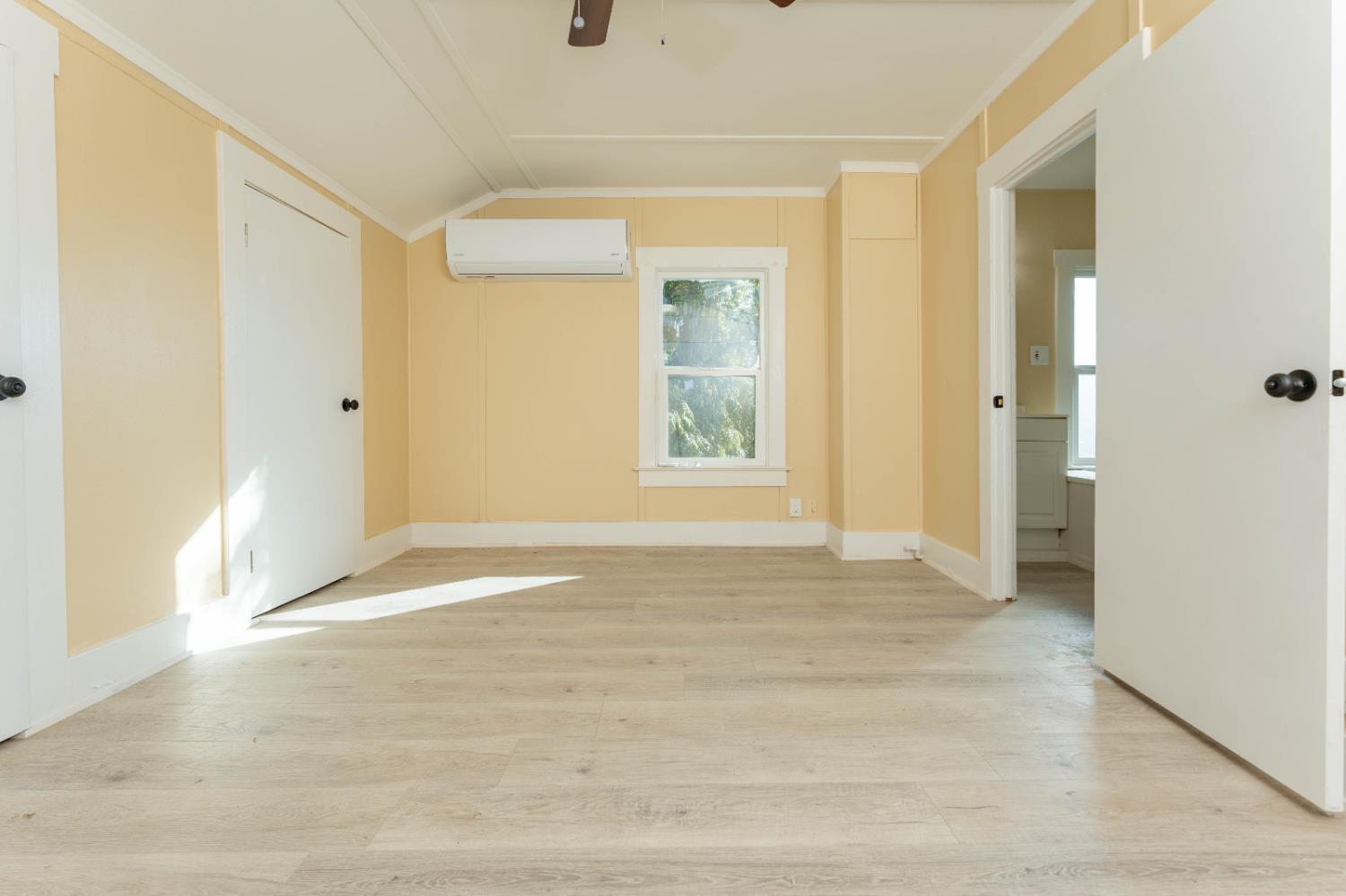 4354 E Kings Canyon Rd, Fresno, CA 93702