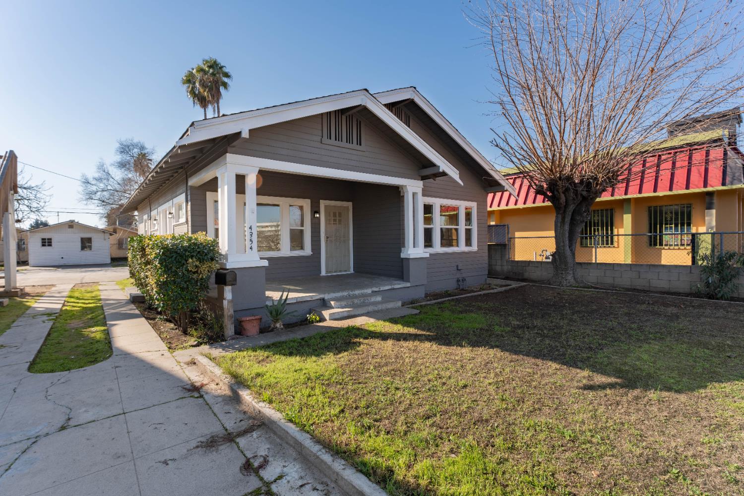 4354 E Kings Canyon Rd, Fresno, CA 93702