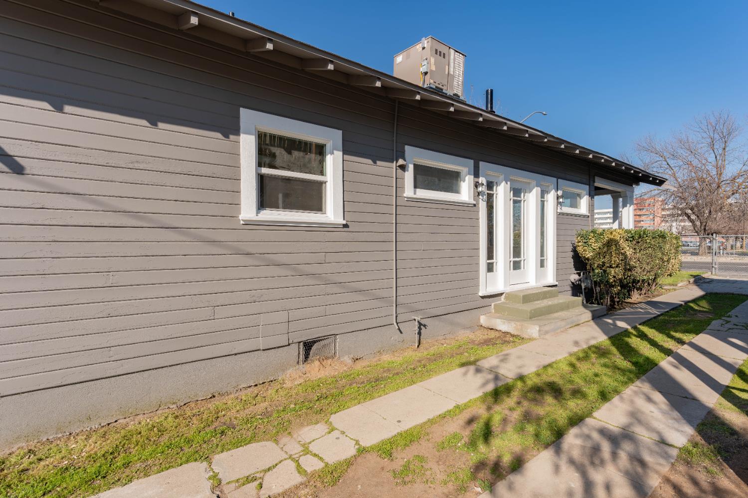 4354 E Kings Canyon Rd, Fresno, CA 93702