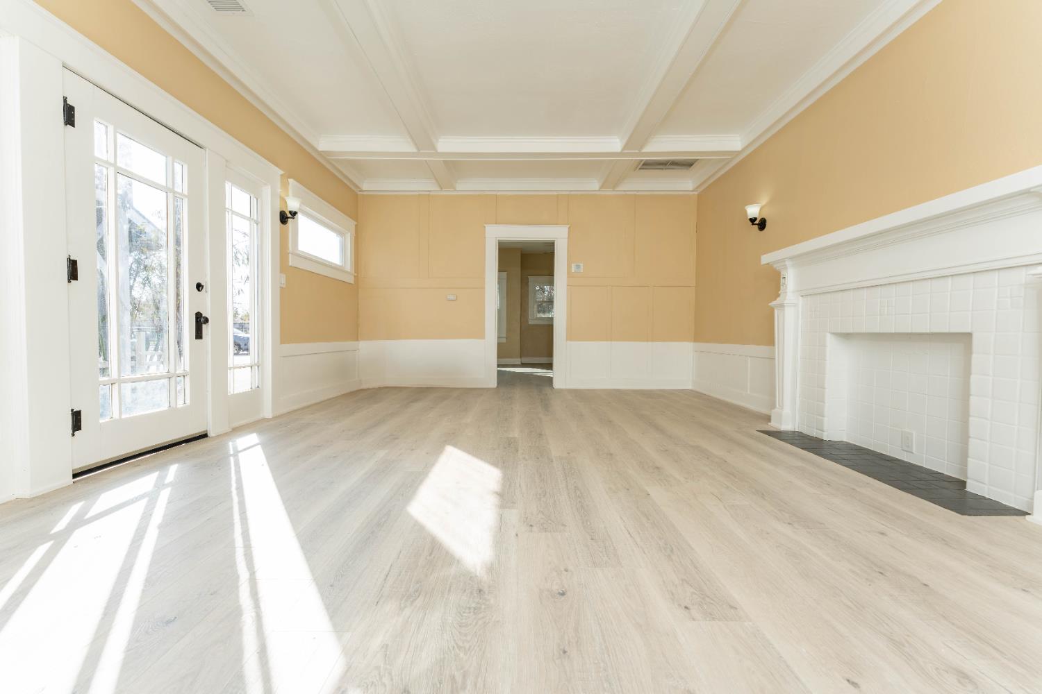 4354 E Kings Canyon Rd, Fresno, CA 93702