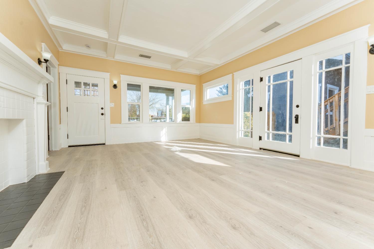 4354 E Kings Canyon Rd, Fresno, CA 93702