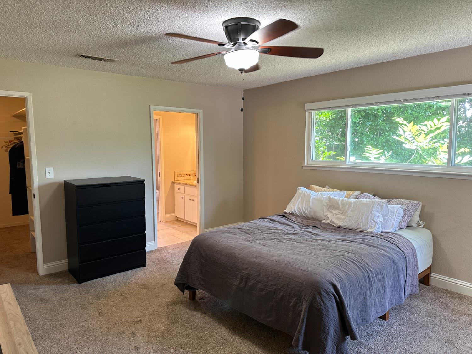 6284 N Del Mar Ave, Fresno, CA 93704