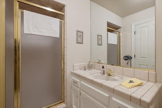 6518 N Dolores Ave, Fresno, CA 93711