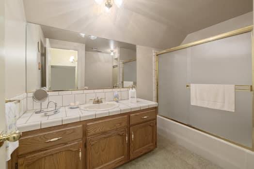 6518 N Dolores Ave, Fresno, CA 93711