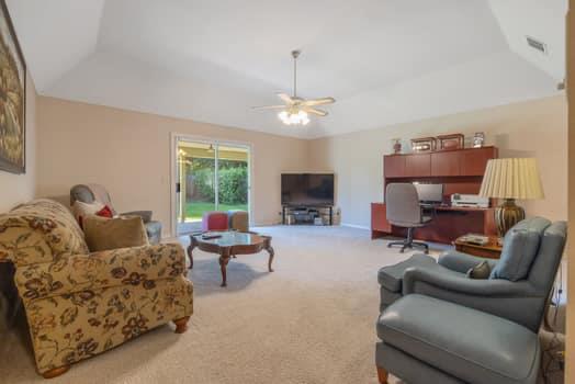 6518 N Dolores Ave, Fresno, CA 93711