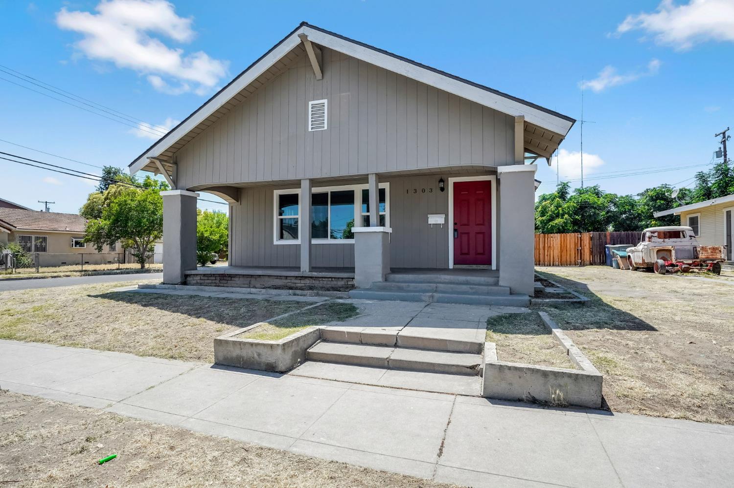 1303 N Calaveras St, Fresno, CA 93728