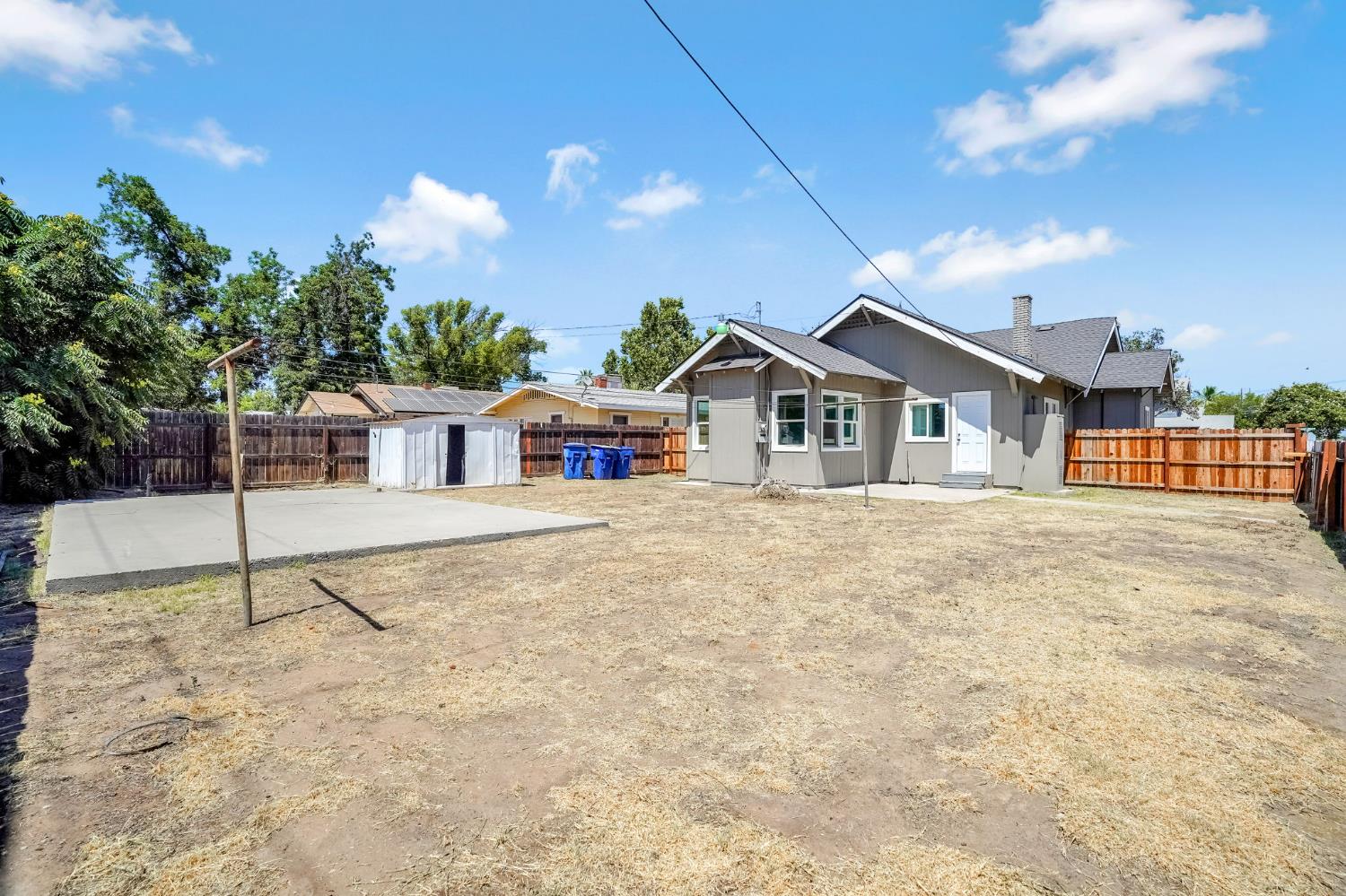 1303 N Calaveras St, Fresno, CA 93728