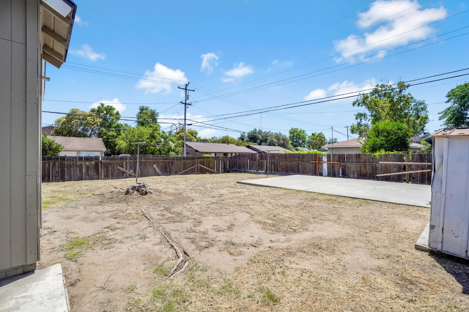 1303 N Calaveras St, Fresno, CA 93728
