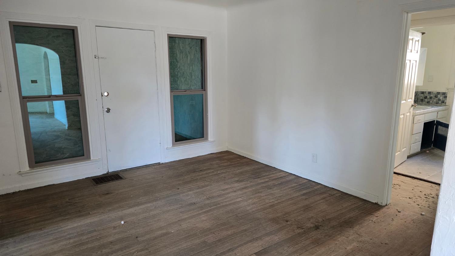 4546 E Nevada Ave, Fresno, CA 93702
