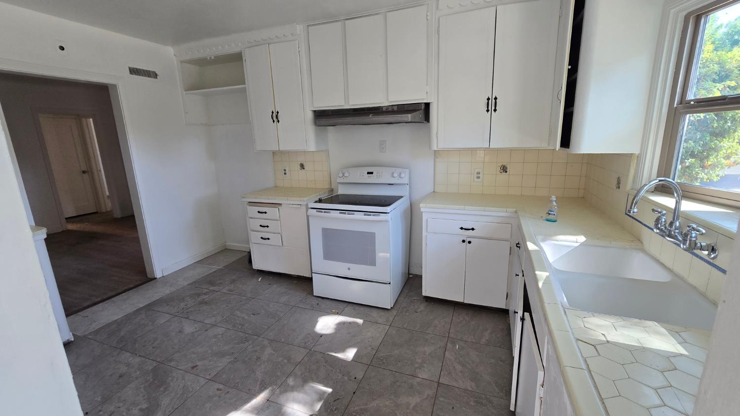 4546 E Nevada Ave, Fresno, CA 93702