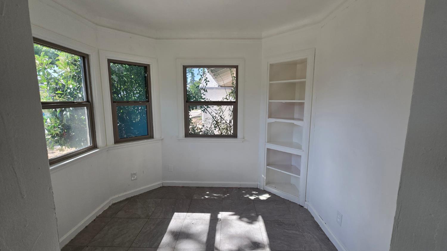 4546 E Nevada Ave, Fresno, CA 93702