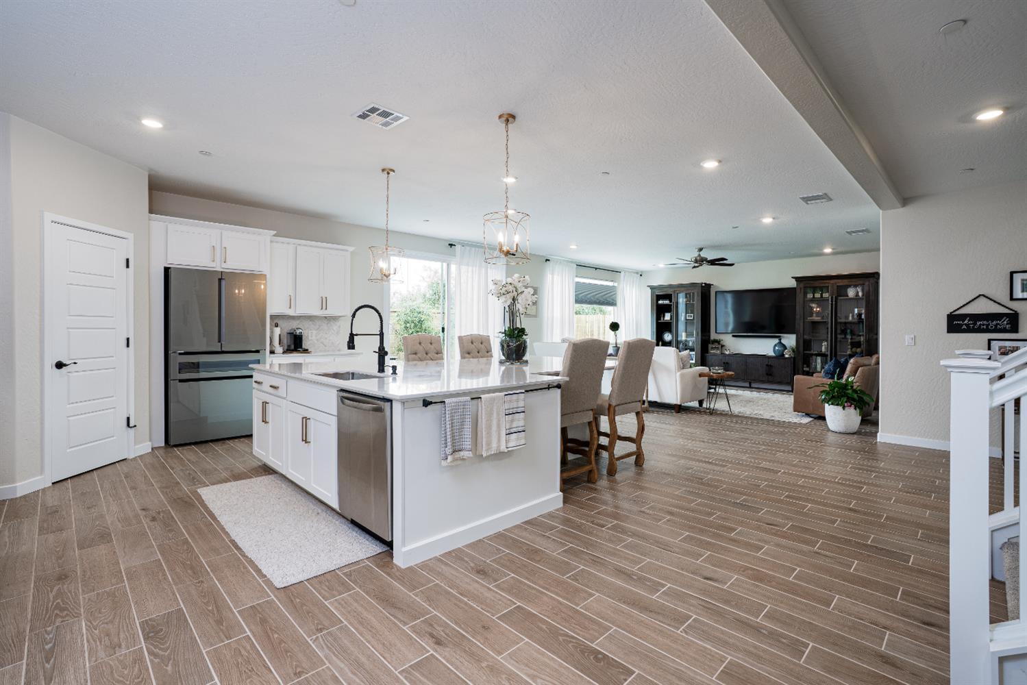 1093 Traverse Dr, Madera, CA 93636