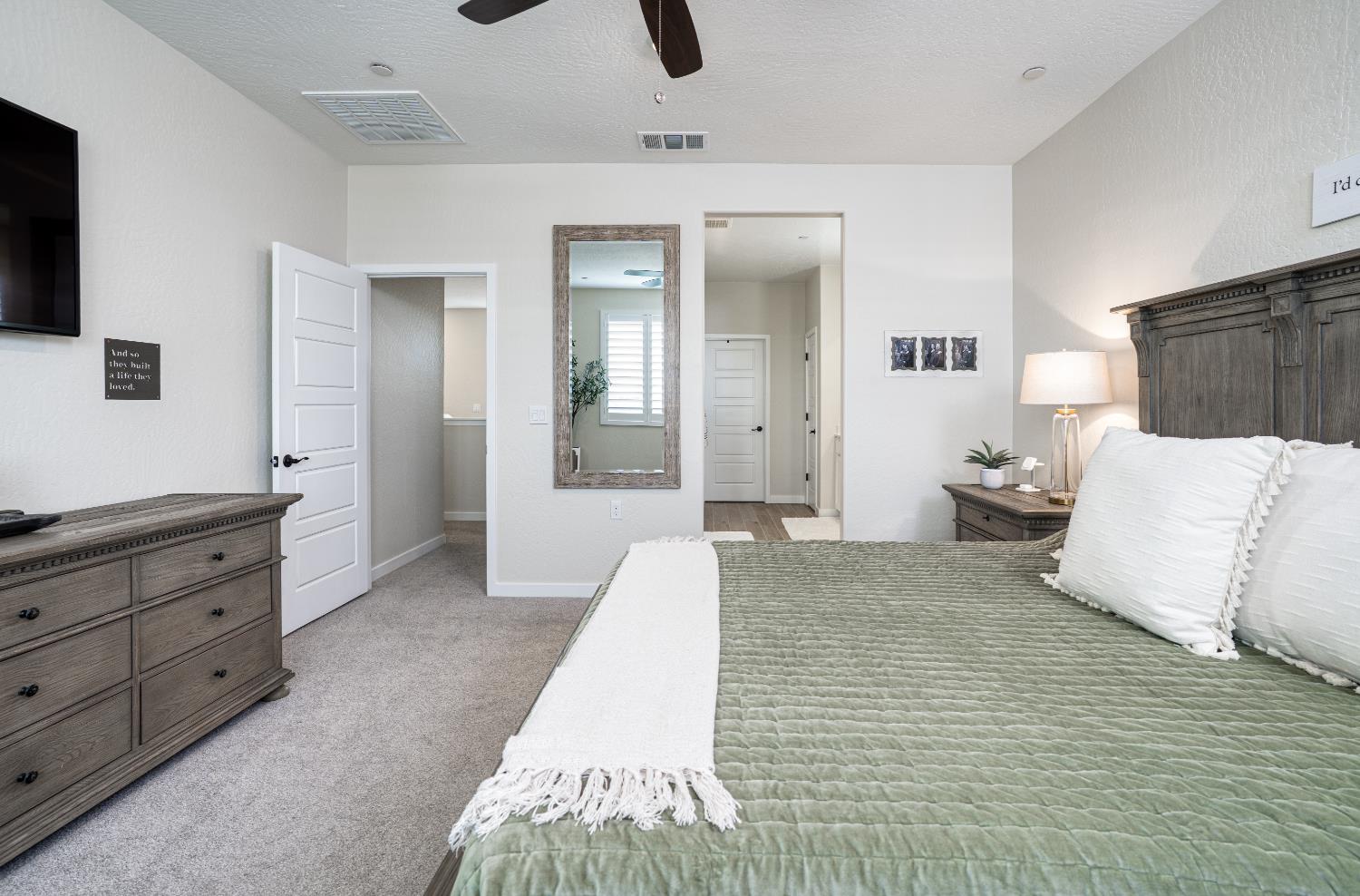 1093 Traverse Dr, Madera, CA 93636