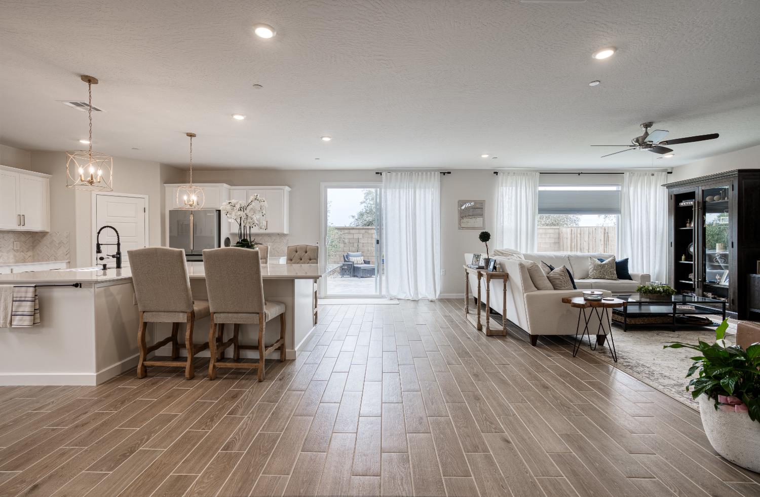 1093 Traverse Dr, Madera, CA 93636
