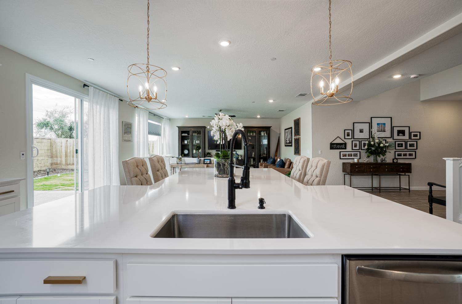 1093 Traverse Dr, Madera, CA 93636