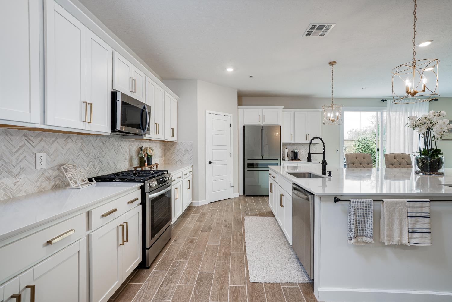 1093 Traverse Dr, Madera, CA 93636