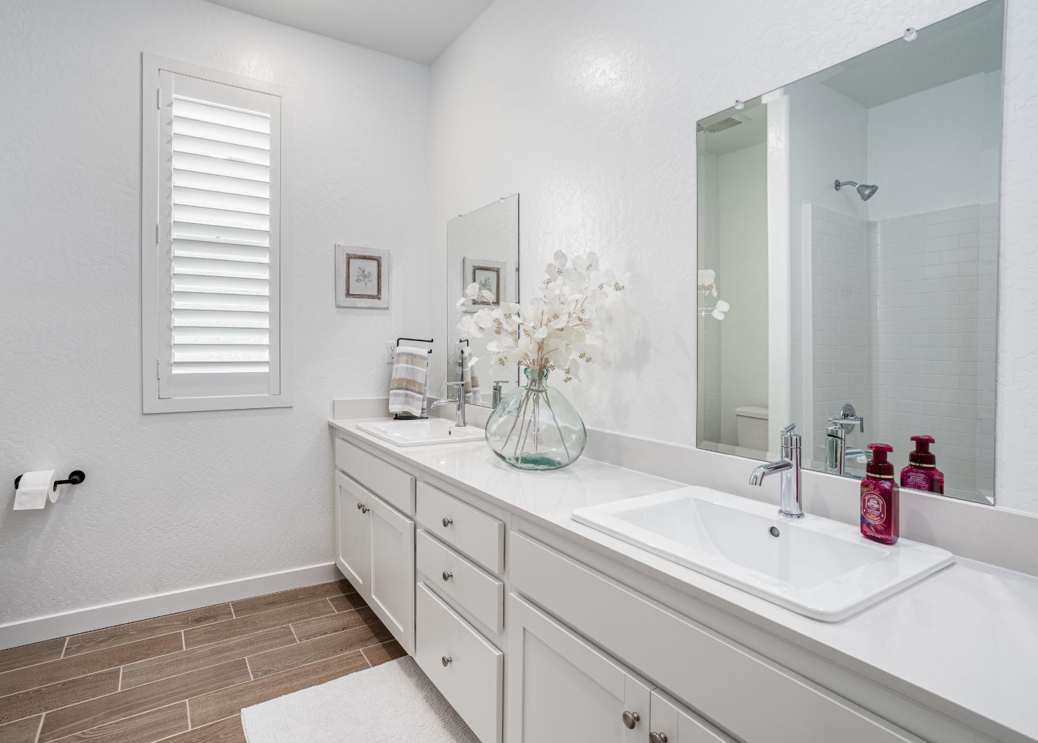 1093 Traverse Dr, Madera, CA 93636