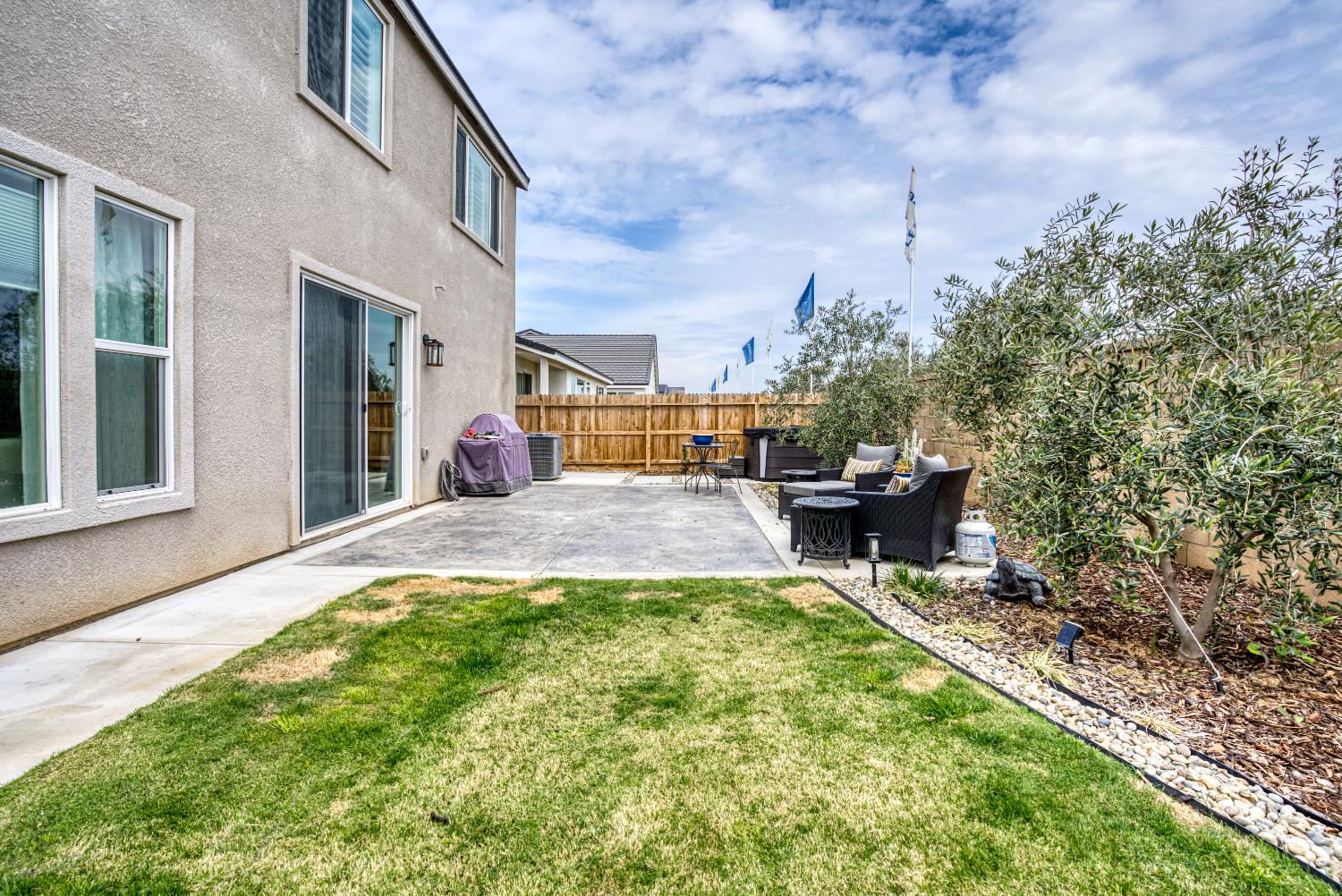 1093 Traverse Dr, Madera, CA 93636