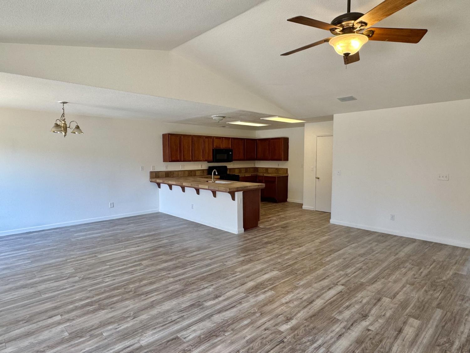 2387 N Hanover Ave, Fresno, CA 93722