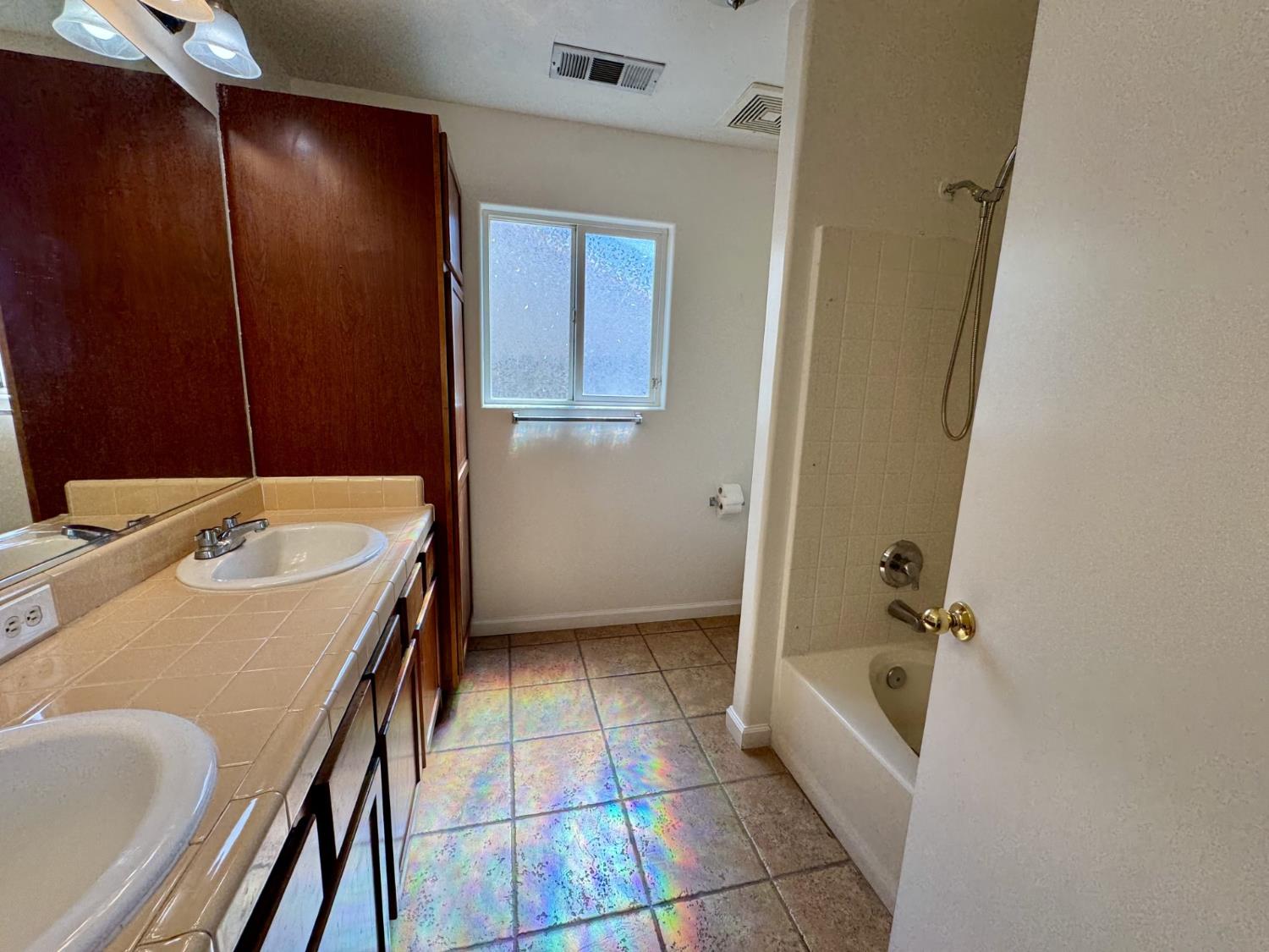 2387 N Hanover Ave, Fresno, CA 93722