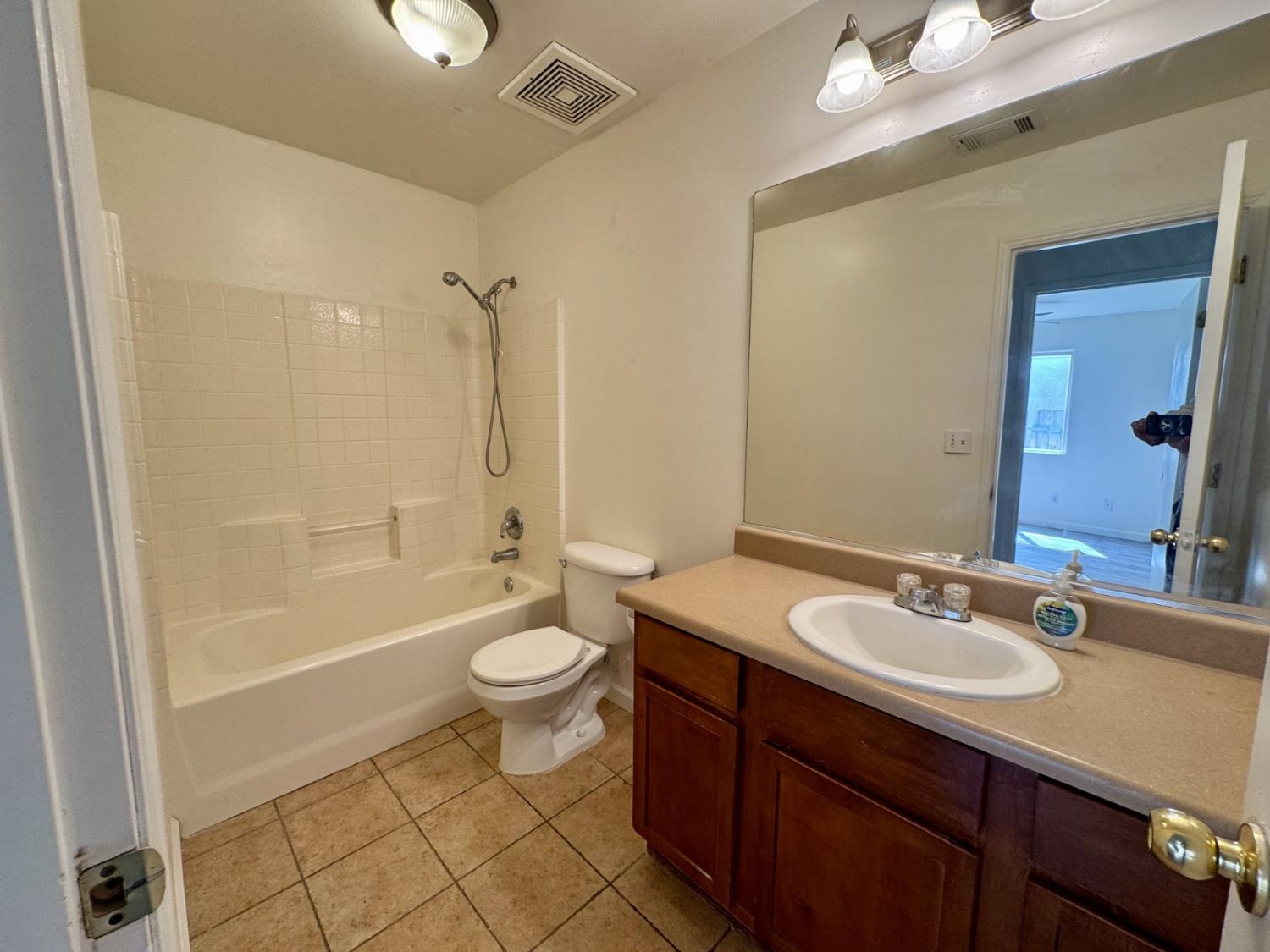 2387 N Hanover Ave, Fresno, CA 93722