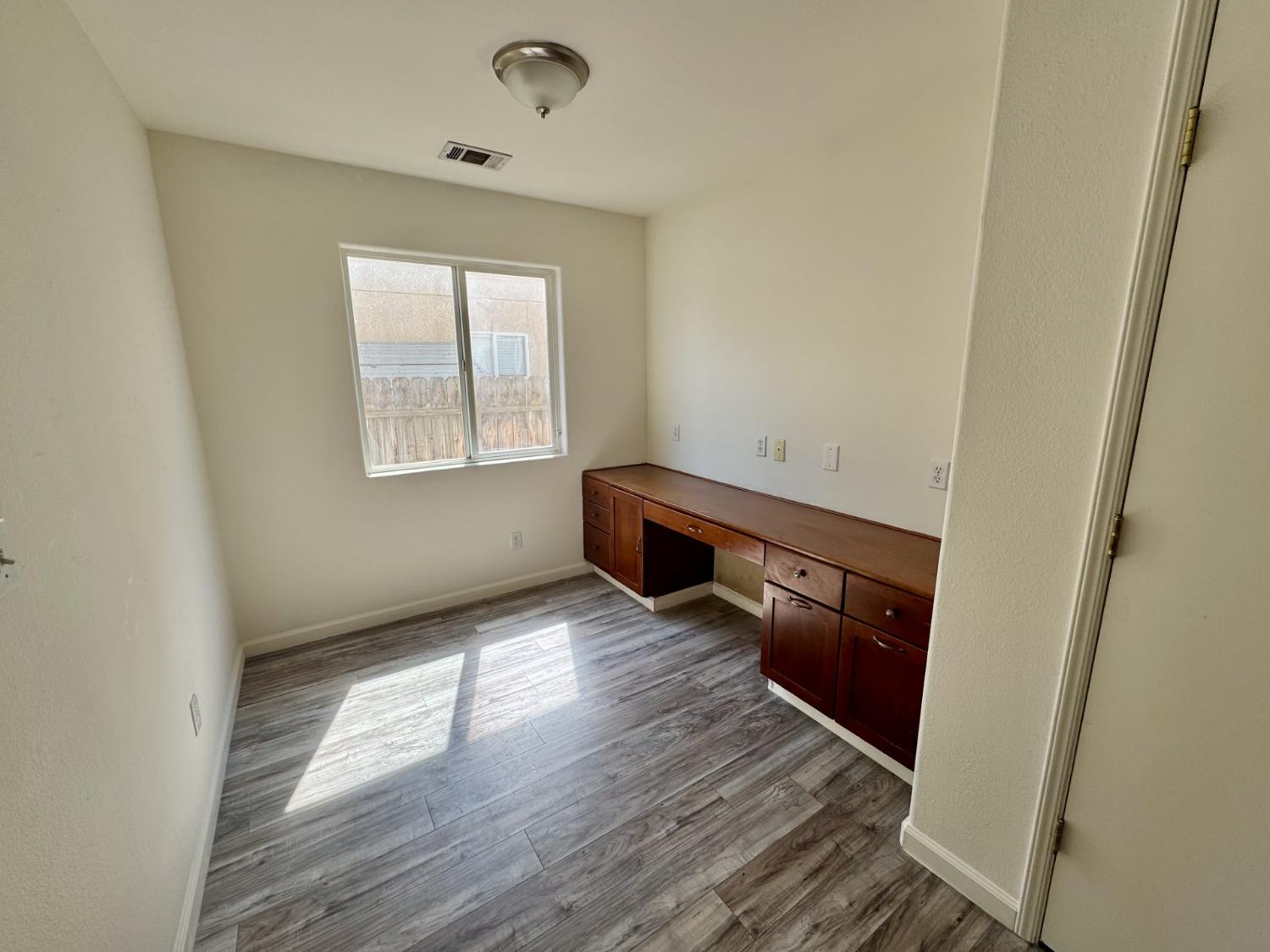 2387 N Hanover Ave, Fresno, CA 93722