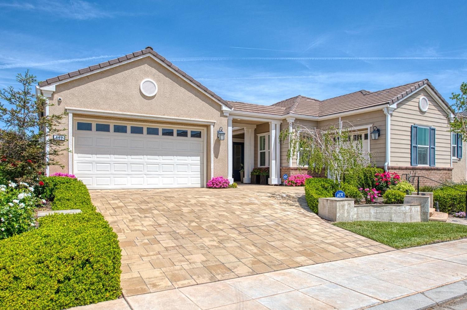 583 Crescent Ln, Madera, CA 93636