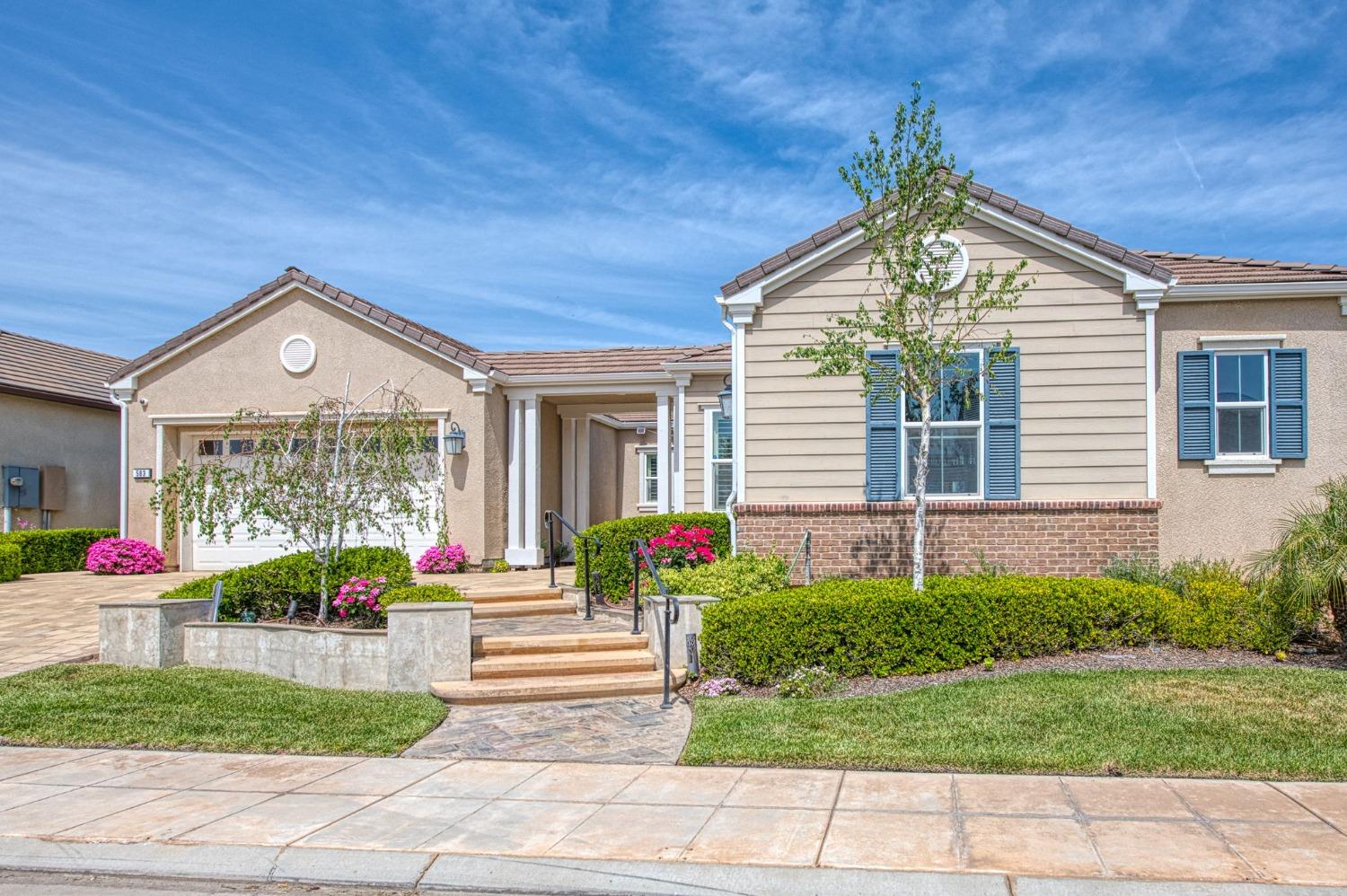 583 Crescent Ln, Madera, CA 93636