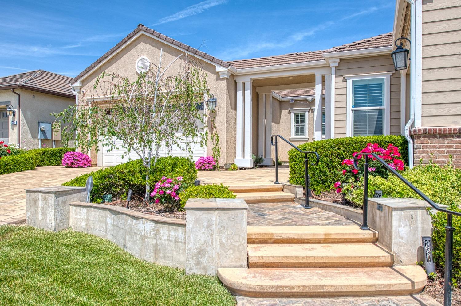 583 Crescent Ln, Madera, CA 93636