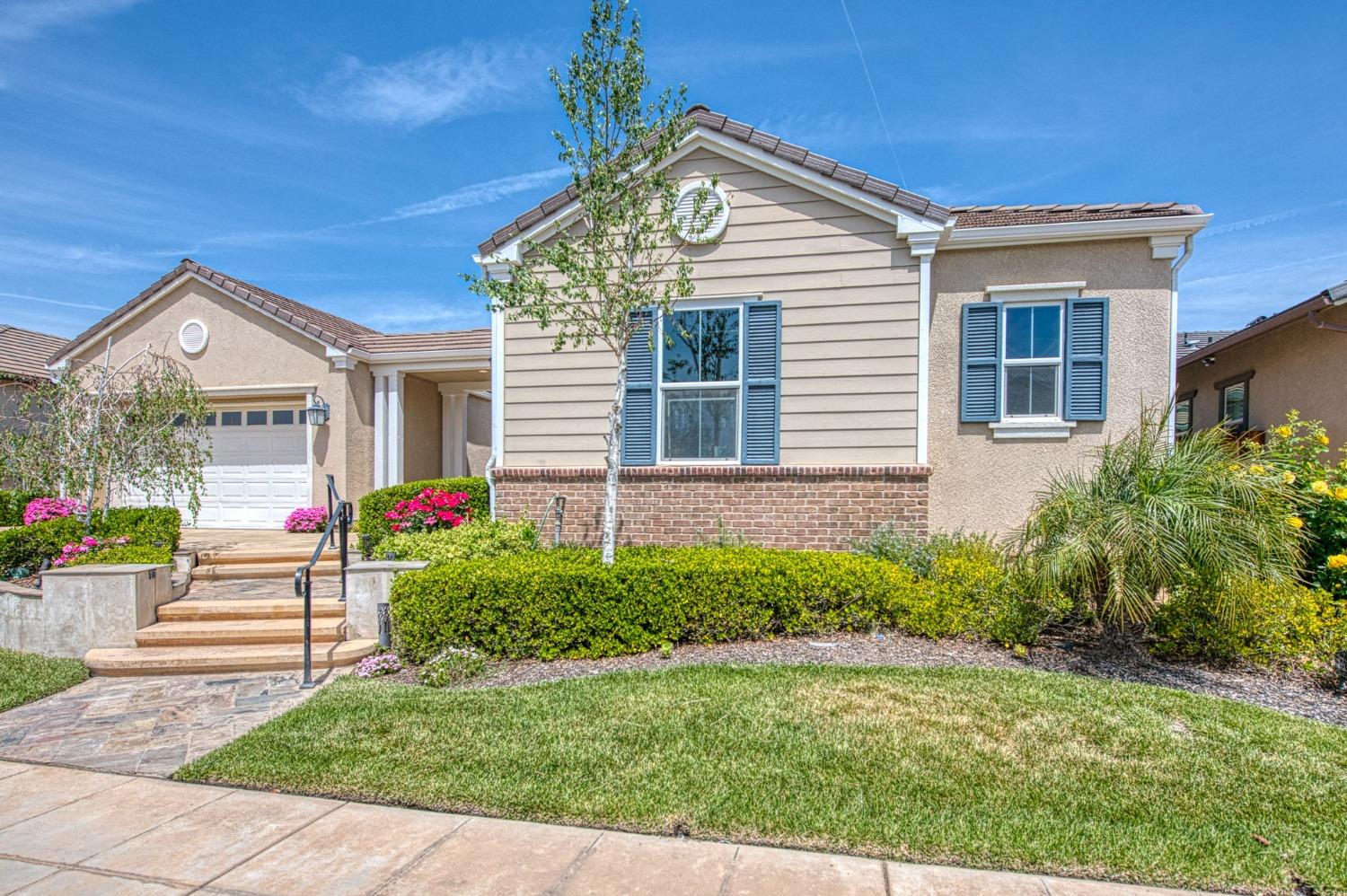 583 Crescent Ln, Madera, CA 93636