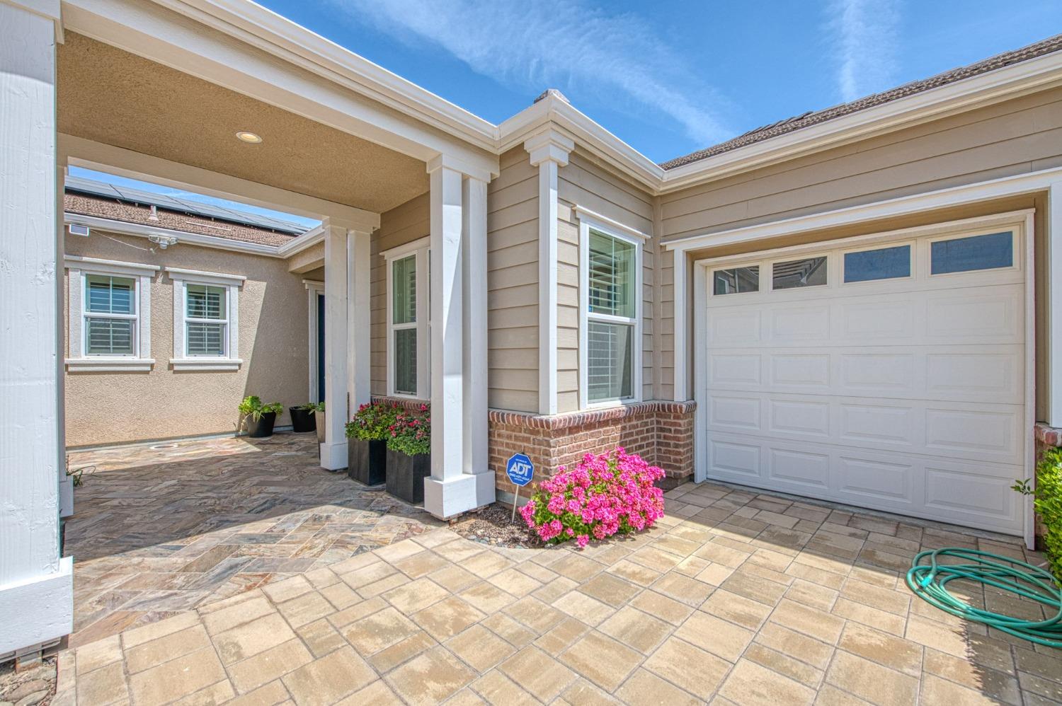 583 Crescent Ln, Madera, CA 93636