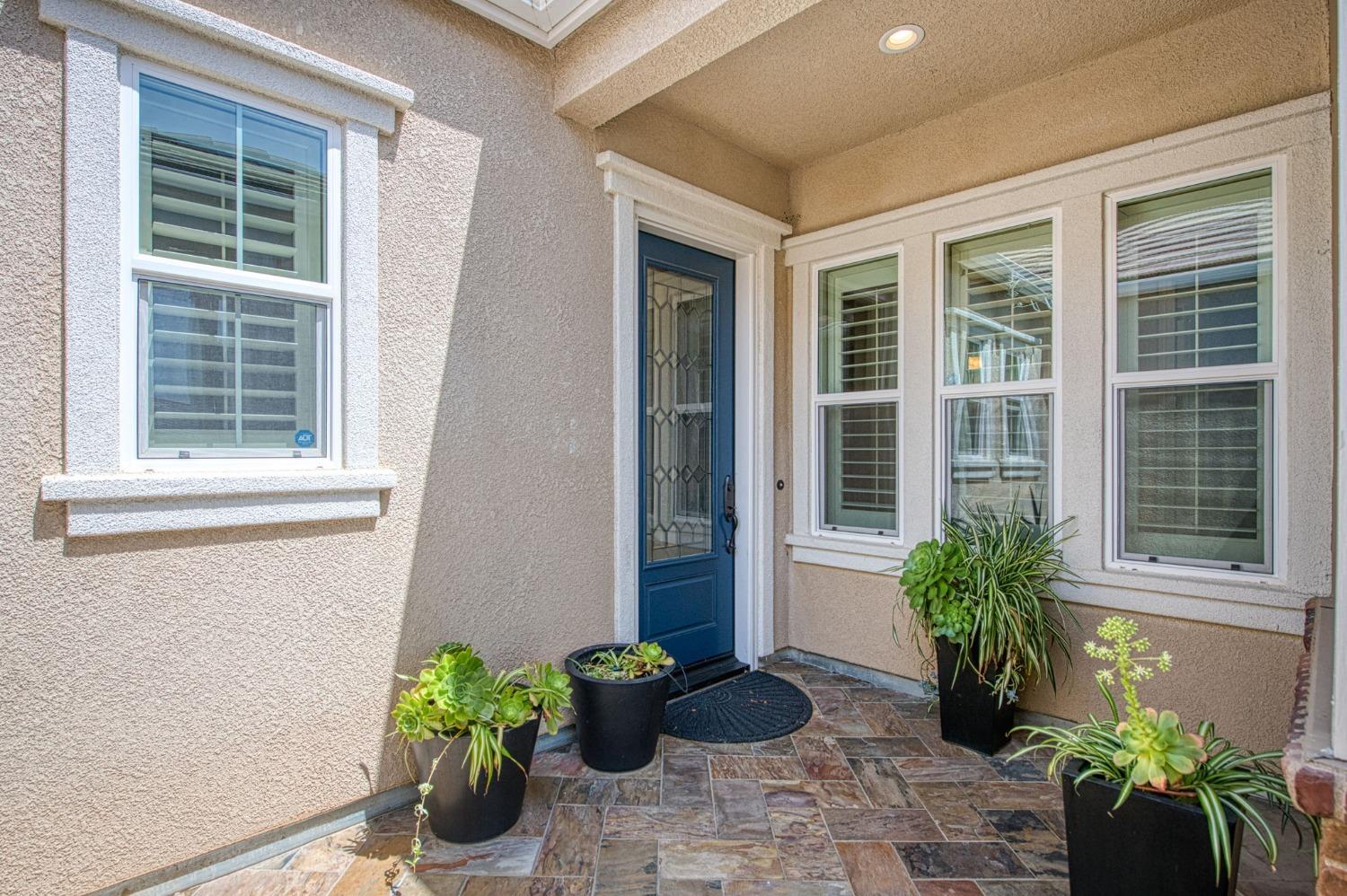 583 Crescent Ln, Madera, CA 93636