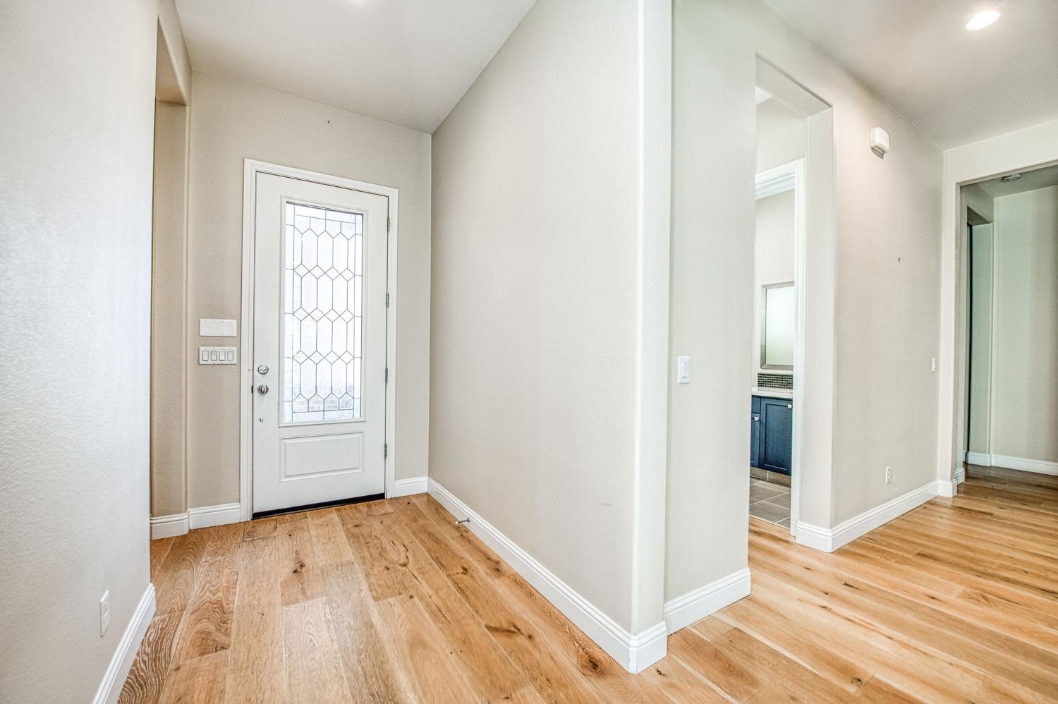 583 Crescent Ln, Madera, CA 93636