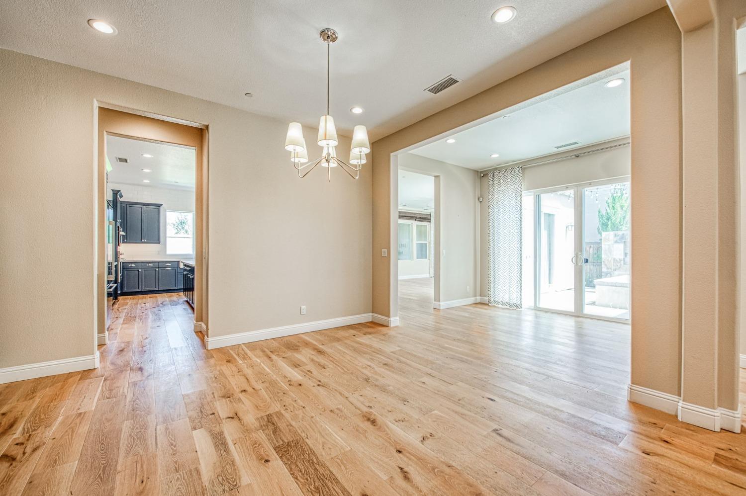 583 Crescent Ln, Madera, CA 93636