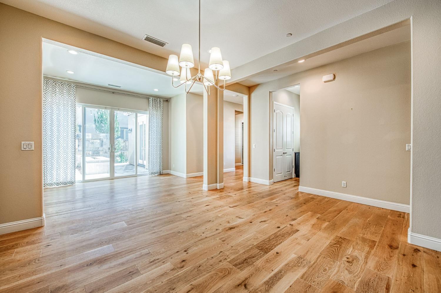 583 Crescent Ln, Madera, CA 93636